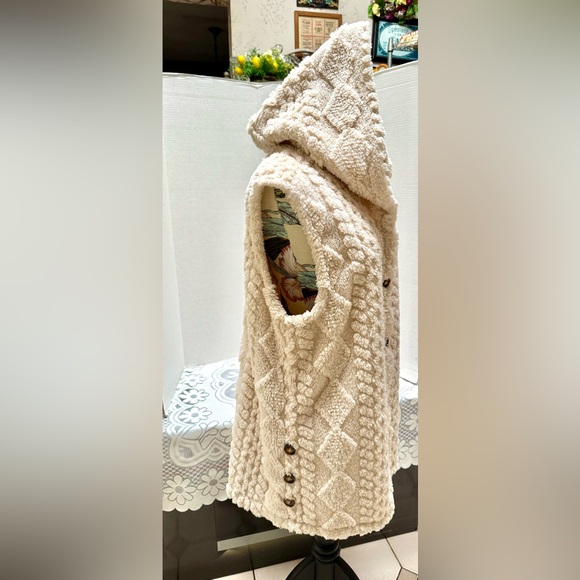 SHERPA VEST BEIGE CREAM CABLE KNIT VELOUR BUTTON FEONT & TRIM HOODED SZ LG NWOT - Picture 5 of 6
